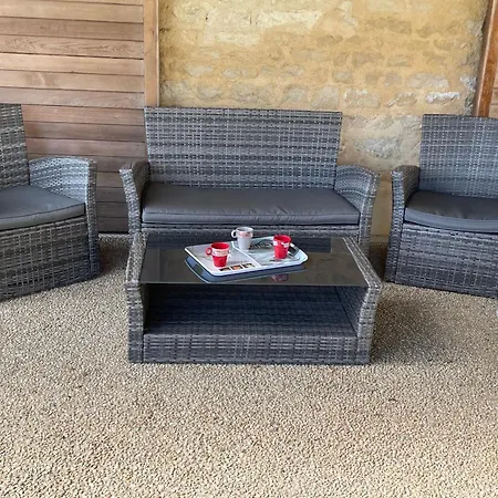 De Charme Avec Terrasse Et Activites Familiales A Payre, Pres De Fontenay-le-comte *