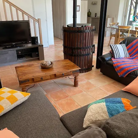 Landhuis De Charme Avec Terrasse Et Activites Familiales A Payre, Pres De Fontenay-le-comte